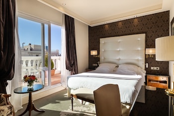 Superior Penthouse "The Wellington Club" Access