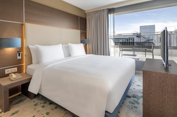 Suite, 1 King Bed, Balcony