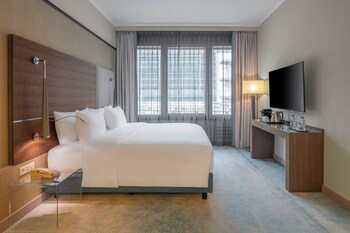 Junior Room, 1 King Bed