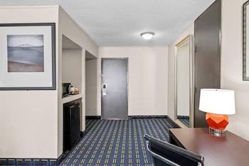 Suite, 1 King Bed, Non Smoking, Hot Tub