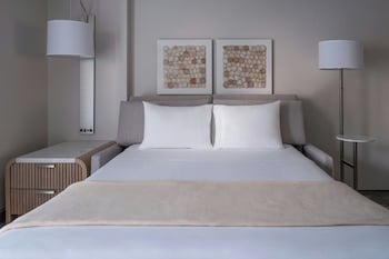 1 King Bed Suite, High Floor, Waterfront View, Sofa Bed, Balcony, Hearing Accessible