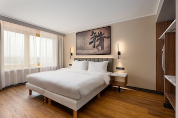 Suite, 1 Bedroom (with SPA Access)