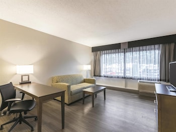 Suite, 1 King Bed, Non Smoking