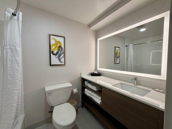 Business Studio Suite, 2 Queens Beds with Sofa Bed