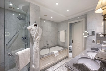 Junior Suite, sea view with Jacuzzi