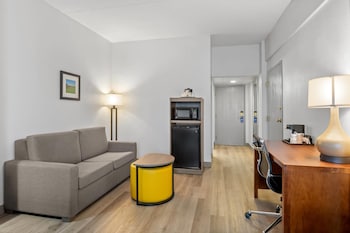 Suite, 1 King Bed with Sofa bed, Accessible, Non Smoking