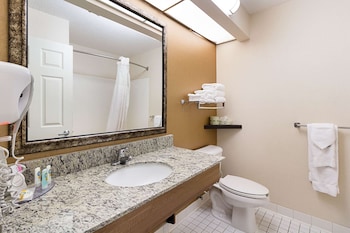 Standard Room, 2 Queen Beds, Non Smoking (Upper Floor)