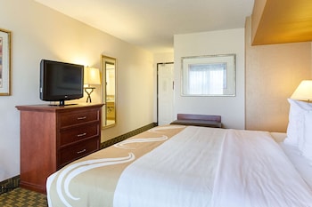 Standard Room, 1 King Bed, Non Smoking (Upper Floor)
