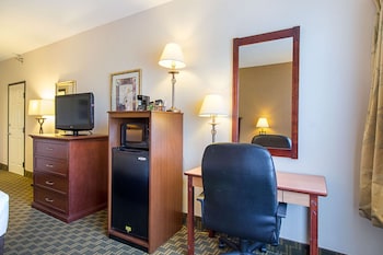 Standard Room, 1 King Bed, Non Smoking, Ground Floor