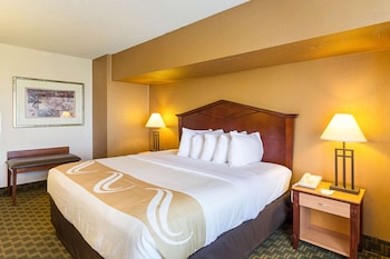 Standard Room, 1 King Bed, Non Smoking (Upper Floor)