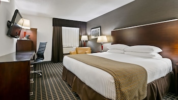 Standard Room, 1 King Bed, Non Smoking, Refrigerator & Microwave (Walk-in Shower)