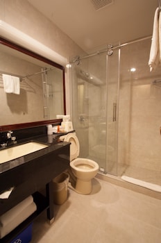Standard Room, 2 Queen Beds, Non Smoking, Refrigerator & Microwave (Walk-in Shower)