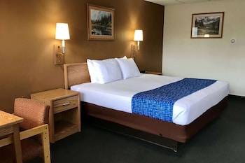 Room, 1 King Bed, Accessible, Non Smoking (Mobility, Tub w/ Grab Bars)