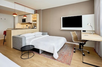 Superior Studio, 1 King Bed with Sofa bed, Kitchen