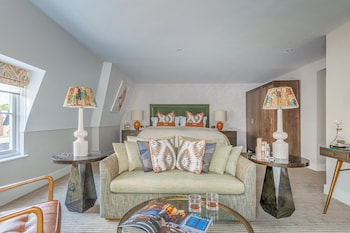 Deluxe Double Room (with Sofa Bed)