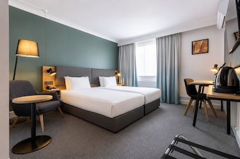 Room, 2 Twin Beds, Accessible Bathtub