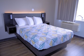 Standard Room, 1 King Bed, Accessible, Non Smoking