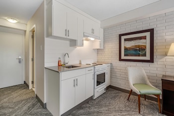 Standard Room, 1 Queen Bed, Non Smoking, Kitchenette