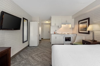 Standard Room, 1 Queen Bed, Non Smoking, Kitchenette