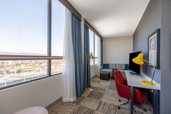 Junior Suite, 1 King Bed, Mountain View, Corner