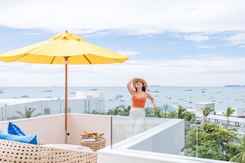 Sea View Corner Suite