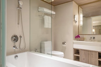 Garden View Corner Suite