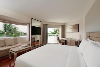 Garden View Corner Suite