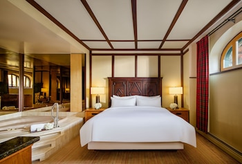 Deluxe Jacuzzi Suite, 1 King Bed with sofa bed , Jetted Tub