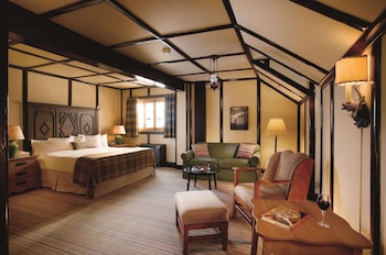 Deluxe Room, 1 King Bed with Sofa bed,