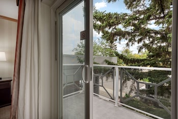 Standard Room, 1 King Bed, Non Smoking, Jetted Tub