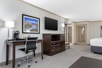 Standard Room, 1 King Bed, Non Smoking, Jetted Tub