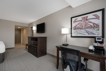 Standard Room, 1 King Bed, Non Smoking, Refrigerator & Microwave