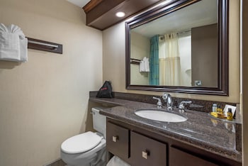 Standard Room, 2 Queen Beds, Refrigerator & Microwave, Poolside (1st Floor)