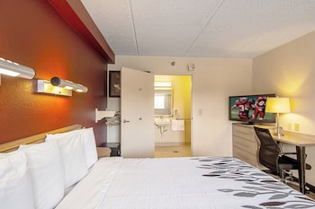 Superior Room, 1 King Bed, Accessible (Roll-In Shower, Smoke Free)