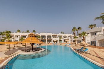 Superior Room, Pool View (Queen or Twin)