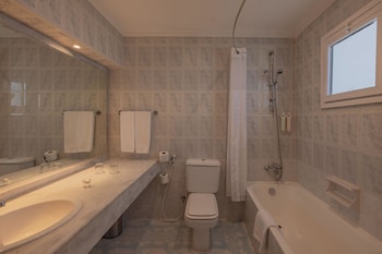 Standard Room, Garden View (Queen or Twin)