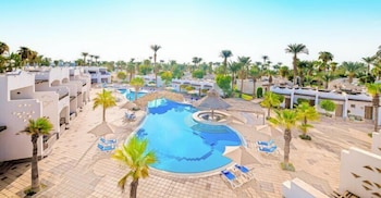 Superior Room, Pool View (Queen or Twin)
