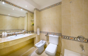 Superior Room, Pool View (Queen or Twin)