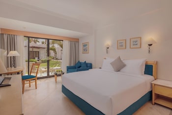 Standard Room, Partial Sea View (Queen or Twin)