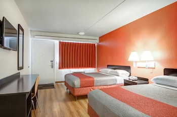 Deluxe Room, 2 Queen Beds, Non Smoking, Refrigerator & Microwave