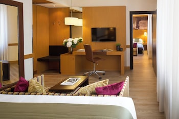 Family Room, Connecting Rooms