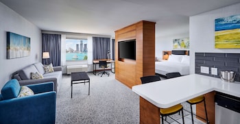Studio Suite, 1 King Bed (Water View)