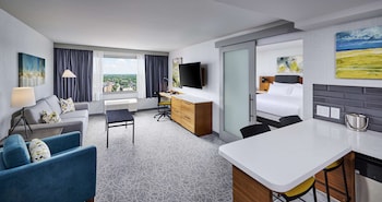 Suite, 1 King Bed (2 Rooms)