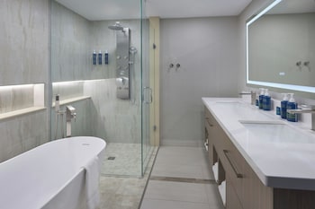 Suite, 1 Bedroom, Tower (Specialty Bathtub and Shower)