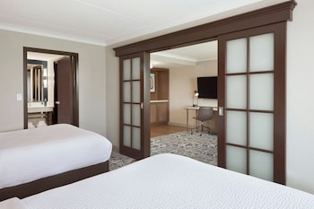 Suite, 1 Bedroom, Tower (Tub/Shower Combination)