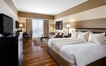 Club Room, 1 King Bed (IC with Living Area)
