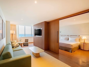 Executive Suite, 1 King Bed, Sea View