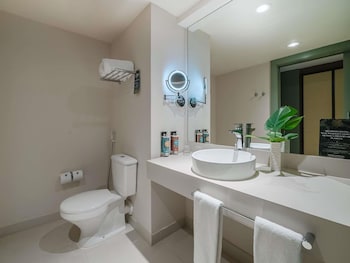 Superior Room, 1 King Bed (Accessible)