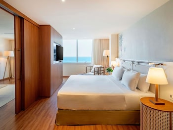 Executive Suite, 1 King Bed, Sea View