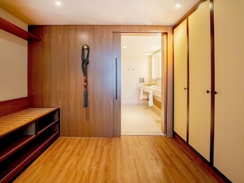 Executive Suite, 1 King Bed, Sea View